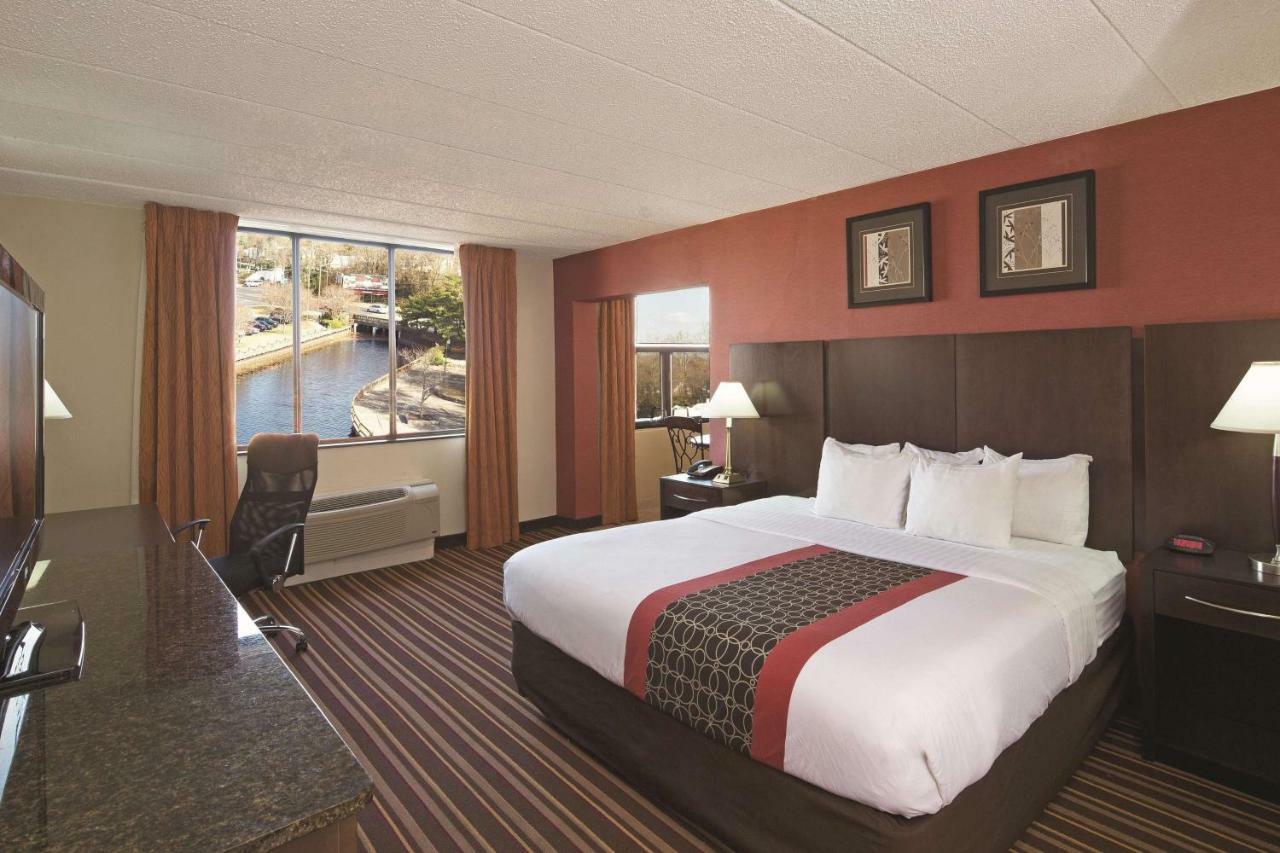 La Quinta By Wyndham Salisbury Hotel Buitenkant foto